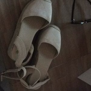 Open back canvas summer shoe